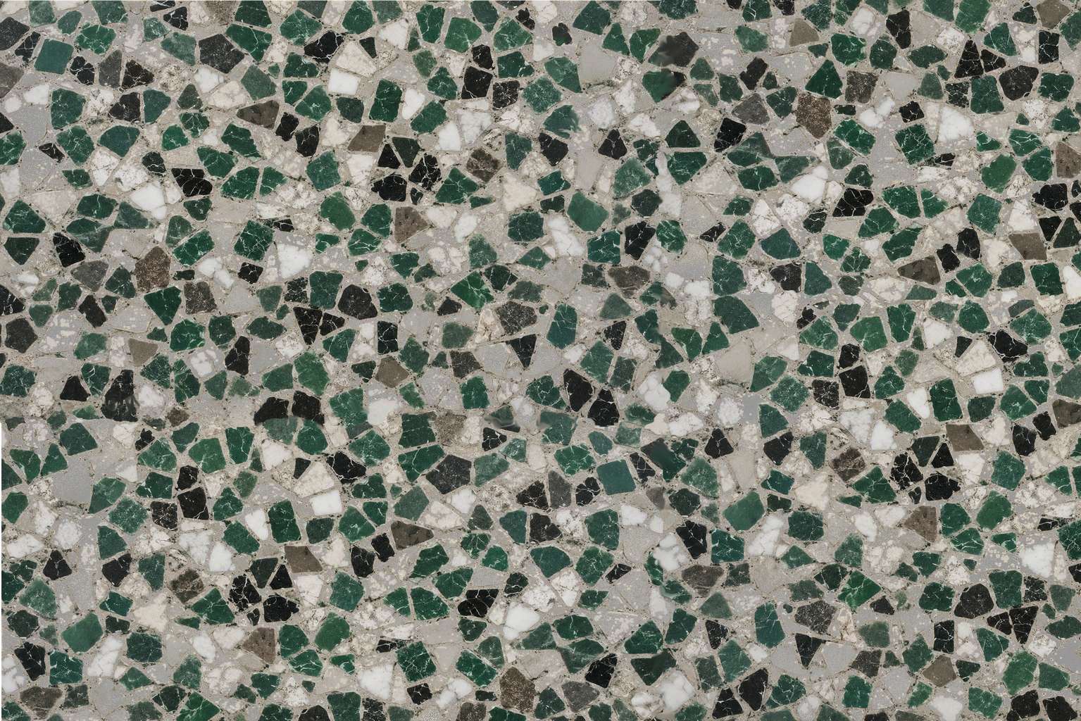 Lastryko Verde Alpi — zielony serpentynit z czarnym ziarnem, terrazzo po szlifie